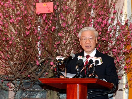 ທ່ານເລຂາທິການໃຫຍ່ຫງວຽນຟຸຈ້ອງພົບປະ,ອວຍພອນປີໃໝ່ບັນດານັກປະຕິວັດອາວຸໂສ